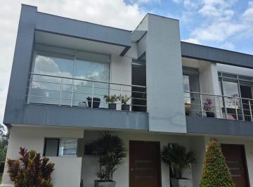 Casa · 277m² · 3 Habitaciones · 2 Estacionamientos · Venta Casa en Vista Colina, San Juan de Cumbayá, Quito, Ecuador