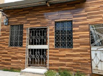 Casa de 3 habitaciones, Guayaquil · Vive y Genera Ingresos: Casa con Suite Independiente en Mucho Lote 1, Quinta Etapa
