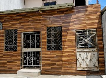Casa de 3 habitaciones, Guayaquil · Vive y Genera Ingresos: Casa con Suite Independiente en Mucho Lote 1, Quinta Etapa