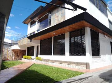 Casa de 5 habitaciones, Quito · Renta Casa 5d Urb Las Bromedias