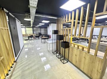 Oficina comercial · 300m² · 2 Estacionamientos · Oficina Corporativa 300 m² en Renta 6 de Diciembre y Gaspar de Villarroel