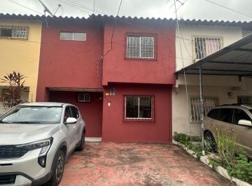 Casa de 3 habitaciones, Guayaquil · Venta de Casa en Mucho Lote 1 Etapa Barcelona