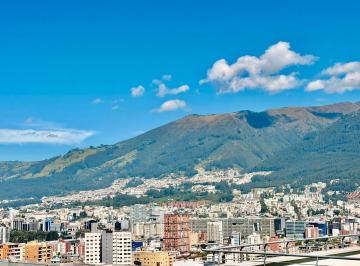 Departamento · 250m² · 3 Habitaciones · 2 Estacionamientos · Mgv Renta Dpto 3 Dorm. Urb. Jardines del Batan