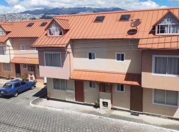 Casa · 99m² · 3 Habitaciones · 1 Estacionamiento · Casa en Calderón