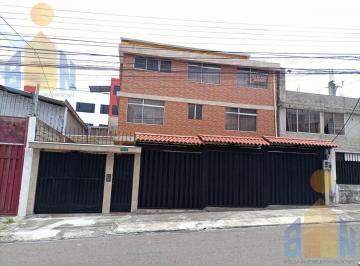 Casa · 513m² · 7 Habitaciones · 3 Estacionamientos · Casa - Norte de Quito