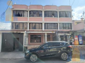 Casa · 700m² · 16 Habitaciones · 6 Estacionamientos · Casa Rentera Cerca de La Mitad del Mundo Sector San Antonio