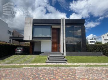 Casa · 455m² · 3 Habitaciones · 2 Estacionamientos · Puembo - Villa Fontana, Hermosa Casa en Venta de 475 m²