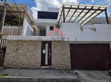 Casa de 5 habitaciones, Guayaquil · Se Vende Propiedad en Ceibos Norte