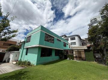 Casa de 3 habitaciones, Quito · Casa en Venta Cochapamba