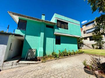 Casa de 3 habitaciones, Quito · Casa en Venta en Cochapamba