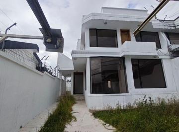 Casa de 3 habitaciones, Quito · Casa en Venta, Cotocollao