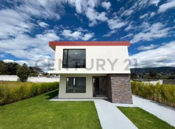 Casa · 200m² · 3 Habitaciones · 2 Estacionamientos · Casa por Estrenar en Mirasierra 200 m² Construcción