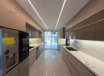 Casa · 498m² · 4 Habitaciones · 2 Estacionamientos · Casa en Venta Laguna del Sol