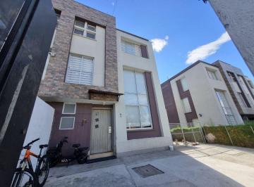 Casa de 3 habitaciones, Quito · Casa en Venta, La Armenia - Valle de Los Chillos