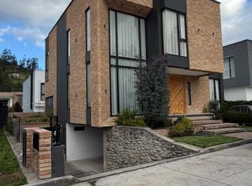 Casa de 4 habitaciones, Cuenca · Casa de 4 Dorm. en Venta. Sector Narancay