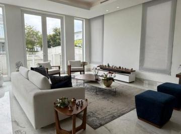 Casa de 4 habitaciones, Guayaquil · Linda y Moderna Casa en Venta con Vista Al Lago en Urbanización Aires de Batan