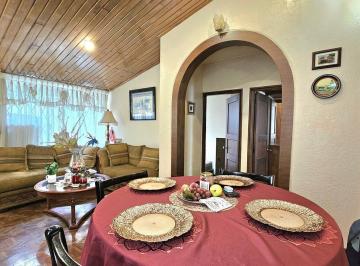 Casa · 370m² · 11 Habitaciones · 3 Estacionamientos · Venta Casa Rentera Pomasqui con Gran Potencial Para Negocio