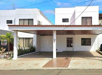 Casa · 112m² · 3 Habitaciones · 2 Estacionamientos · Alquilo Casa En. Ciudad del Sol