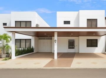 Casa · 112m² · 3 Habitaciones · 2 Estacionamientos · Casa en Alquiler con 3 Dorm. en Ciudad del Sol
