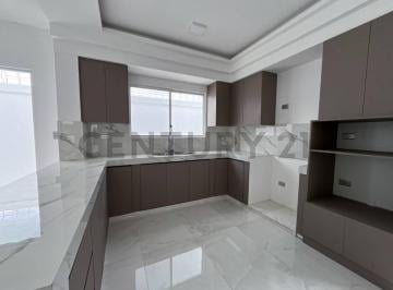 Casa · 144m² · 4 Habitaciones · 2 Estacionamientos · Venta de Casa en San Antonio, Vía Salitre