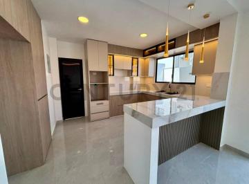 Casa · 143m² · 3 Habitaciones · 2 Estacionamientos · Venta de Casa en Urb San Antonio
