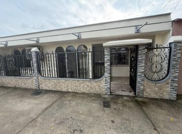 Casa de 4 habitaciones, Guayaquil · Casa en Venta en La Alborada 7 Ma Etapa