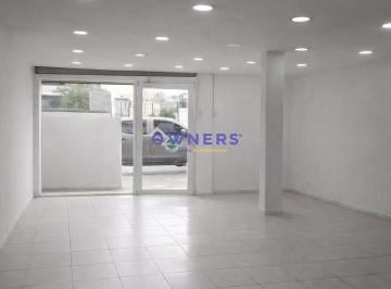 Local comercial · 180m² · 2 Estacionamientos · Local Comercial y Oficinas - Av Las Aguas (Em)