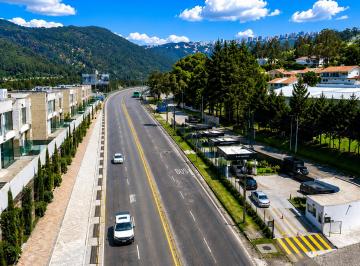 Terreno / Lote , Quito · Terreno Comercial en Venta Para Negocio Automotriz | Miravalle - Cumbayá | 857,33 m² |