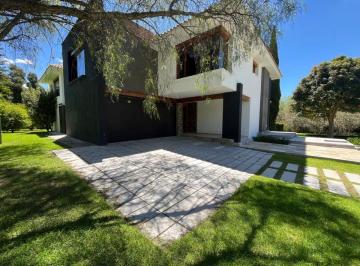 Casa de 5 habitaciones, Quito · Casa de Lujo en Venta Cumbaya Urbanizacion Aaa