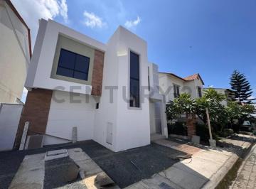 Casa · 106m² · 3 Habitaciones · 2 Estacionamientos · Venta de Casa La Vía Salitre, Urb. Logare