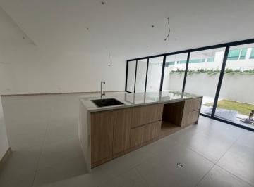 Casa · 367m² · 4 Habitaciones · 4 Estacionamientos · Casa en Miravalle