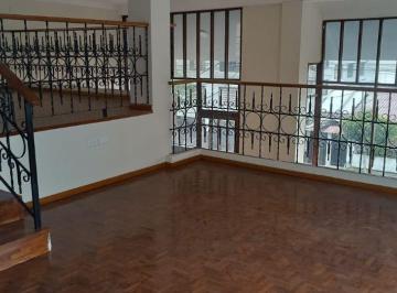 Casa de 5 habitaciones, Quito · Amplia y Funcional Casa en Arriendo – Sector Av Mariana de Jesús