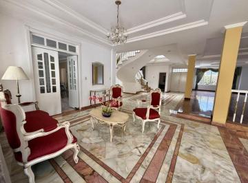 Casa de 4 habitaciones, Cuenca · En Renta | Hermosa Casa Comercial en Ubicación Privilegiada