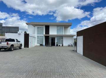 Casa · 2950m² · 4 Habitaciones · 10 Estacionamientos · Casa en Venta Nulti Challuabamba