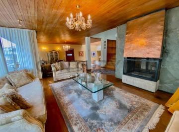 Casa · 377m² · 4 Habitaciones · 2 Estacionamientos · Propiedad en Venta Sector Estadio Olimpico