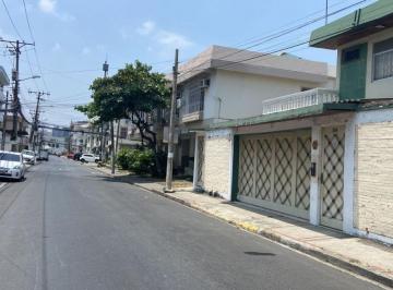 Casa de 3 habitaciones, Guayaquil · Propiedad Comercial en Kennedy Vieja con 20 m de Frente Sobre Av Principal