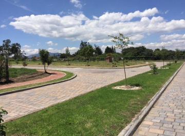 Terreno / Lote , Quito · A 3 Minutos de La Plaza de Puembo, en Urbanizacion. Plano con Vista