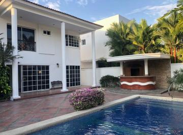 Casa de 5 habitaciones, Guayaquil · Casa con 5 Dorm. Uno en Planta Baja, Todos con Sus Baños, Piscina, Aires y Cortinas