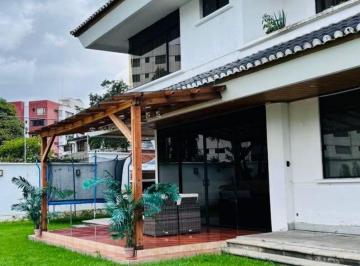 Casa de 4 habitaciones, Quito · Casa en Venta Sector El Bosque