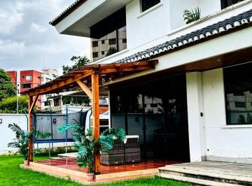 Casa de 4 habitaciones, Quito · Casa en Venta Sector El Bosque