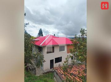 Casa de 5 habitaciones, Cuenca · Vendo Casa con Amplio Terreno en Tarqui – Sector El Verde (Cv4077)