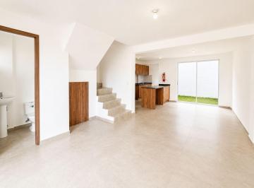 Casa · 128m² · 3 Habitaciones · 2 Estacionamientos · Ira Venta Casa Sector Conocoto 3 Habitaciones y un Ático