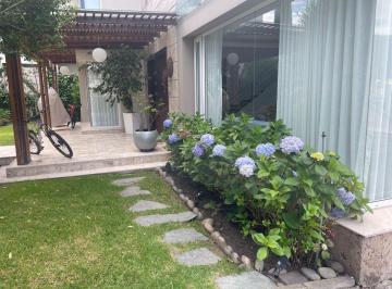 Casa de 4 habitaciones, Quito · Casa de Lujo en Venta en Cumbaya en Urbanización de Lujo