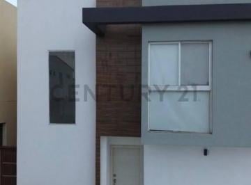 Casa · 110m² · 3 Habitaciones · 2 Estacionamientos · Alquilo Casa en Mallorca Village
