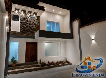 Casa de 4 habitaciones, Quito · Hermosa Casa en Venta Independiente Dentro de Urbanización Residencial en El Sector de La Armenia.