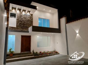 Casa de 4 habitaciones, Quito · Hermosa Casa en Venta Independiente Dentro de Urbanización Residencial en El Sector de La Armenia.