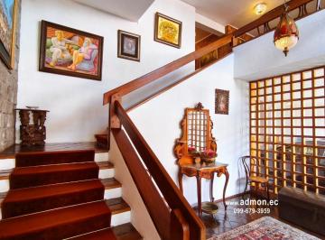 Casa · 782m² · 5 Habitaciones · Casa de Lujo en Venta, 5 Dorm. – Rumipamba, Quito