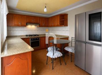 Casa de 4 habitaciones, Cuenca · Casa Venta Sector Gran Aki, Av Gonzales Suarez Cuenca