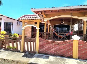 Casa de 6 habitaciones, Playas · Casa en Playas - Confort y Privacidad