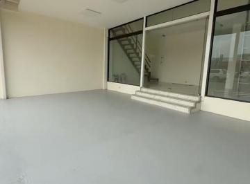 Local comercial · 240m² · 2 Habitaciones · 2 Estacionamientos · Garzota, Local en Renta 240 m², 2 Ambiente, I Baños